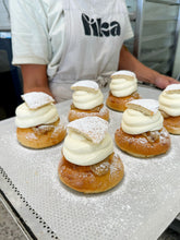 Load image into Gallery viewer, Semla Buns – Box of 4