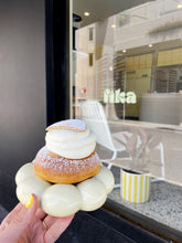 Load image into Gallery viewer, Semla Buns – Box of 4