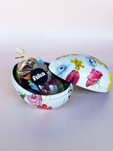 Load image into Gallery viewer, Blomster Påskägg – Floral Easter tin egg
