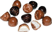 Load image into Gallery viewer, Cloetta Polly Original – Chocolate coated marshmallows 130g
