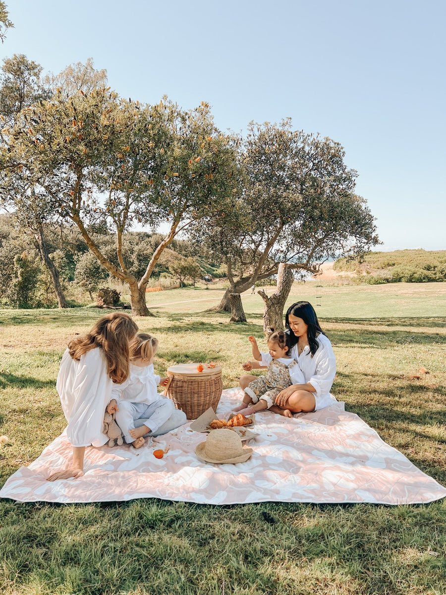 Picnic Rug by 'Sunday Living Co' – Pink – Fika